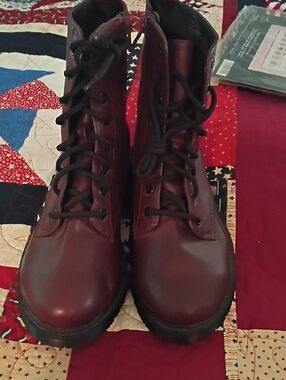 Women’s Lace-Up Combat Boots in Burgundy